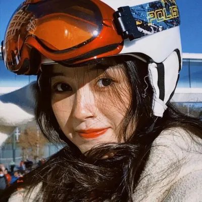 橙色女孩